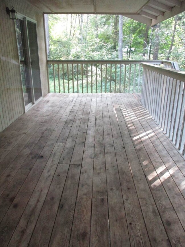 Building Photo - 2 bedroom 2 bath single story Duplex