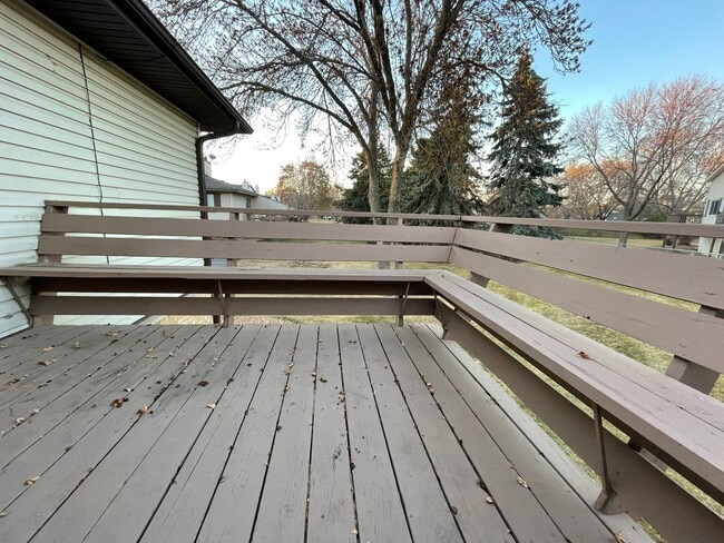 Building Photo - 3 bed/2 bath Sweet Townhome In Brooklyn Pa...