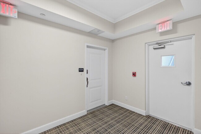 Building Photo - 834 Bay Colony Dr S