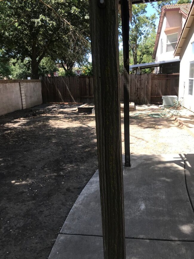 Building Photo - Spacious and Bright 3bed/2 bath Home in Davis