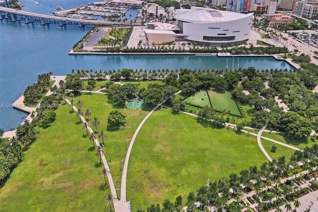 Building Photo - 900 Biscayne Blvd