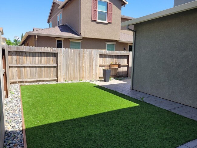 Building Photo - 7601 Dennis Wallace Ln