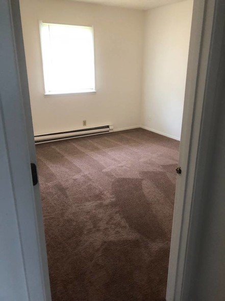 Building Photo - 1501 Ensign Dr