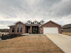 Building Photo - 329 E Greystone Square