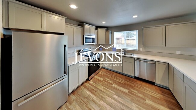 Building Photo - Enchanting 2020-built single-family home i...