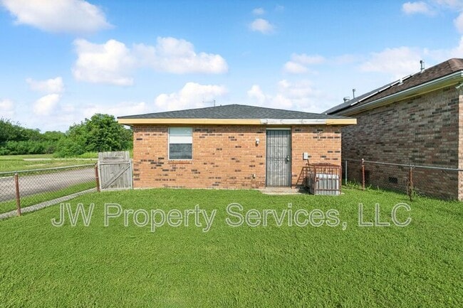 Building Photo - 2501 Delery St