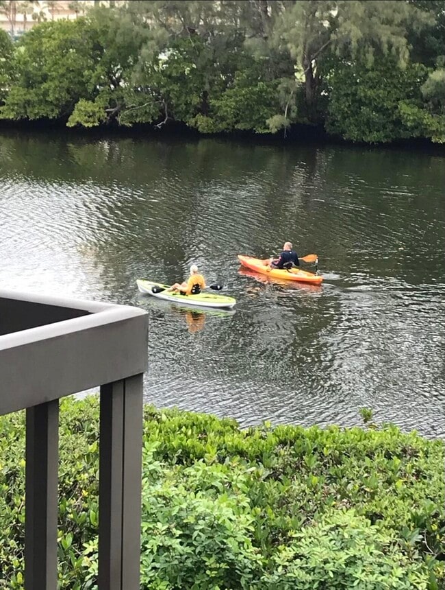 Building Photo - 2309 Fairway Dr S