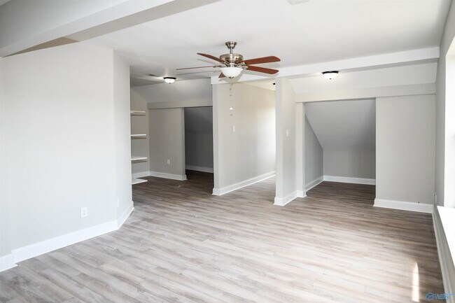 Building Photo - 486 SW Sussex Dr