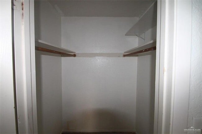 Building Photo - 11 E 6th St