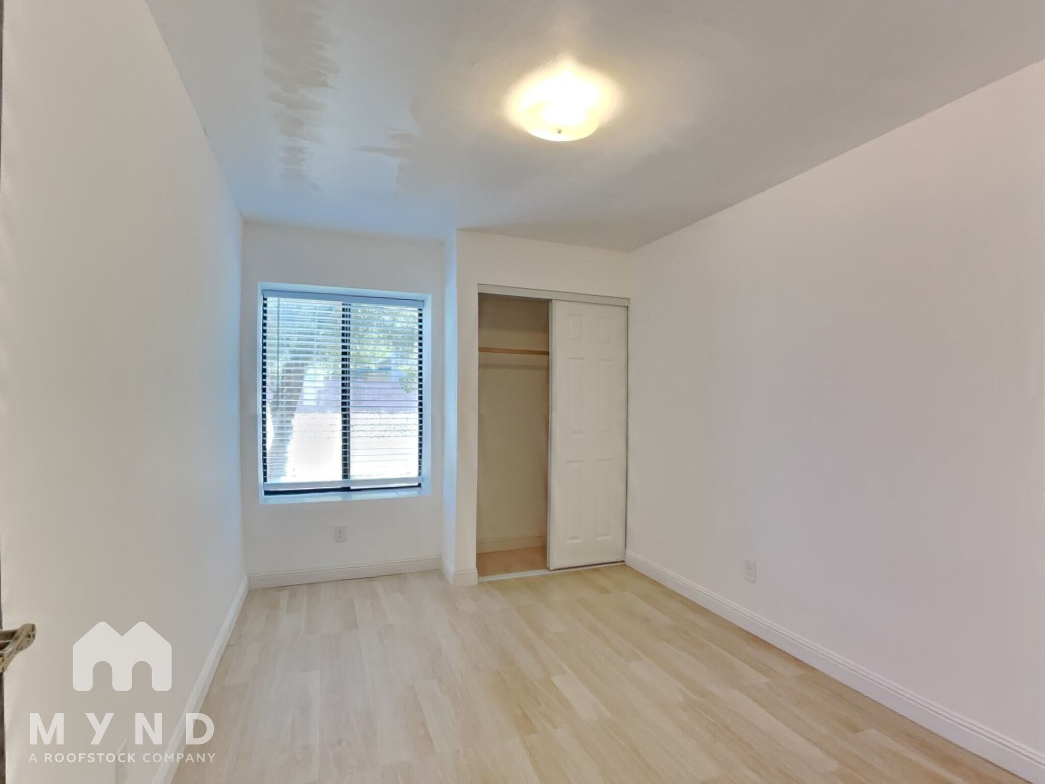 Building Photo - 370 S Pemberton Ave