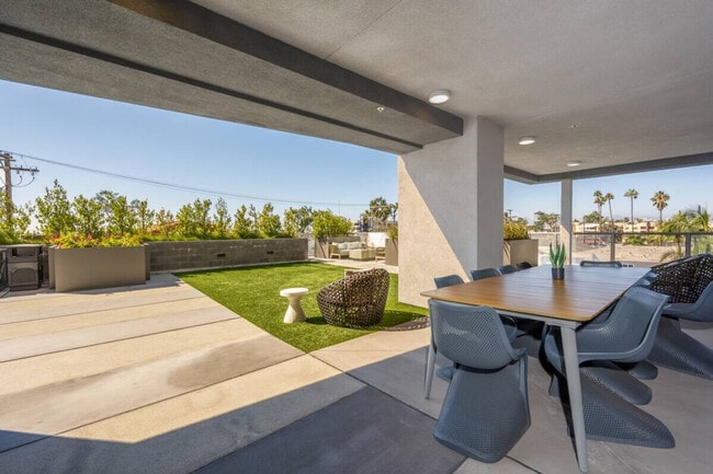 Building Photo - 4384 Iowa St