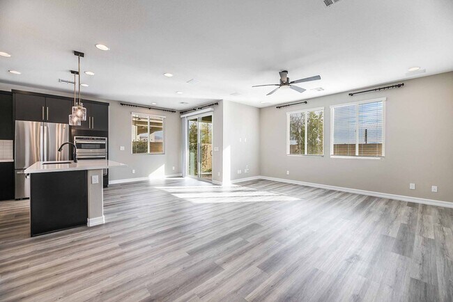 Building Photo - Stunning New 4 Bedroom Home for Rent!