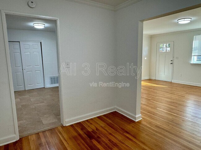 Building Photo - 2927 Brevard Ave