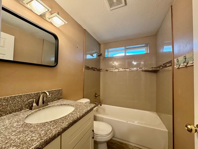 Building Photo - 781 Sherwood Dr