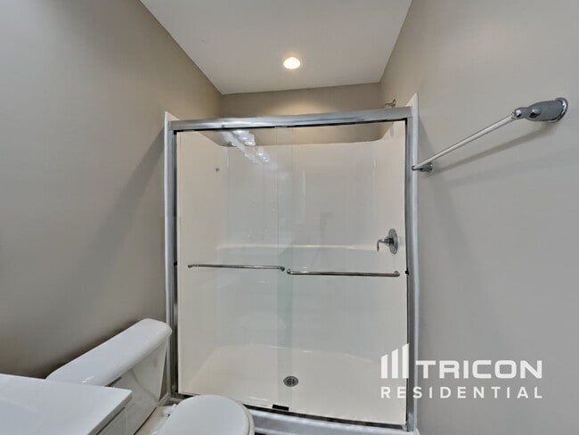 Building Photo - 508 Lakemont Dr