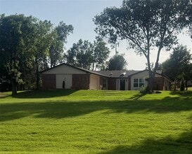 Building Photo - 14301 S Western Ave