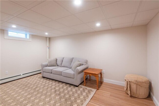 Building Photo - 5 Sherri Ln