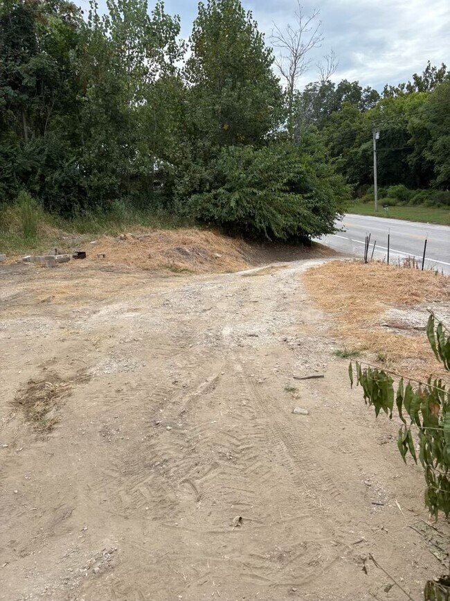 Building Photo - ROCKPORT, IL - Cottage on about 2 Acres In The Country - $298.37 MONTHLY / $999 DOWN