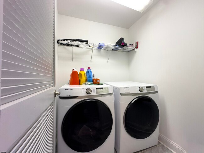 Building Photo - 9416 Amherst Ave