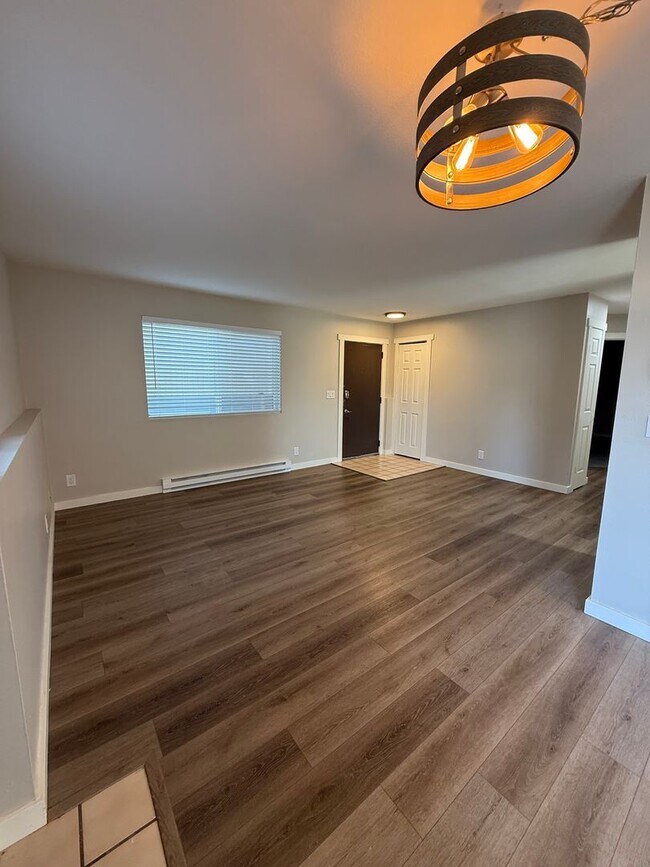 Building Photo - Condo with a Pool