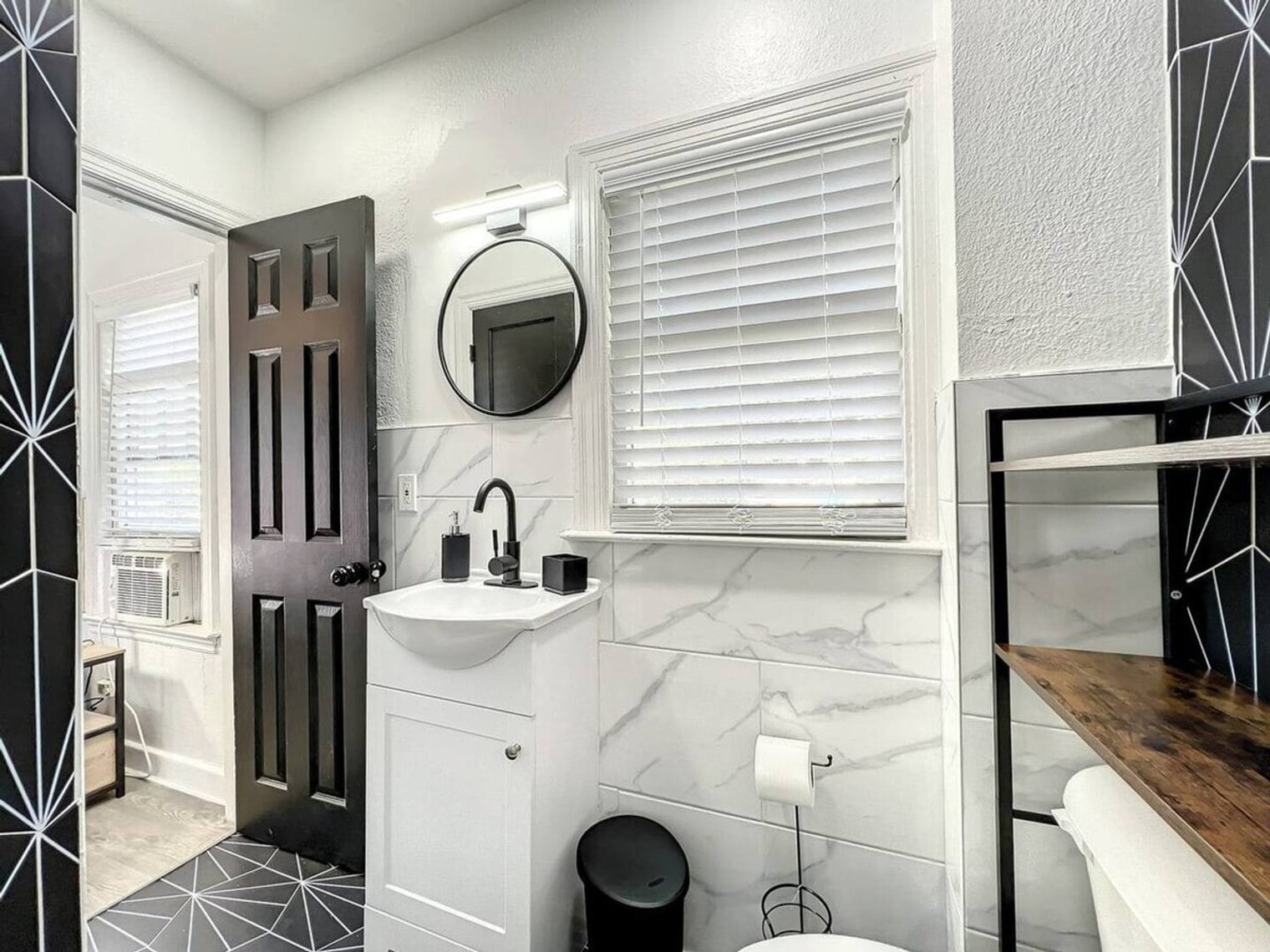 Building Photo - 1829 Hollenbeck Dr