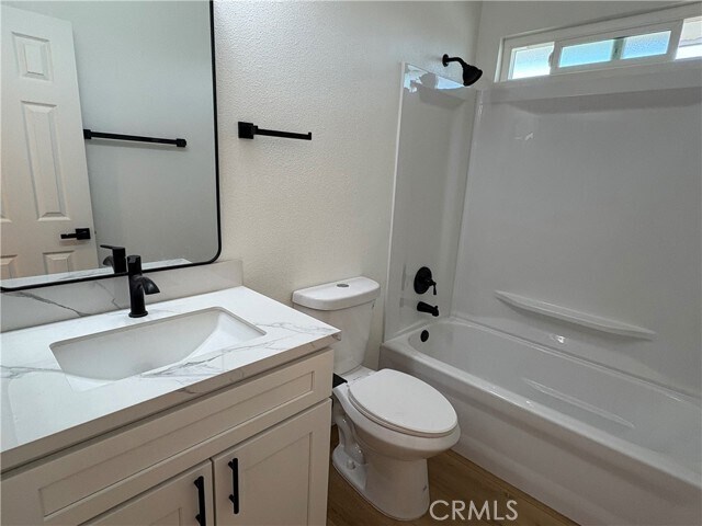 Building Photo - 758 W 20th St