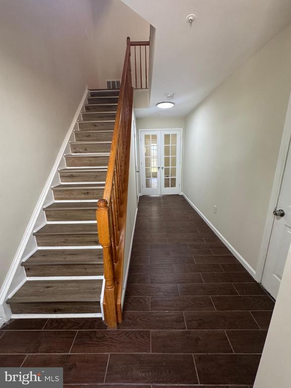 Building Photo - 6007 Rose Bay Dr