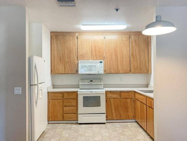 Building Photo - 530 9th St