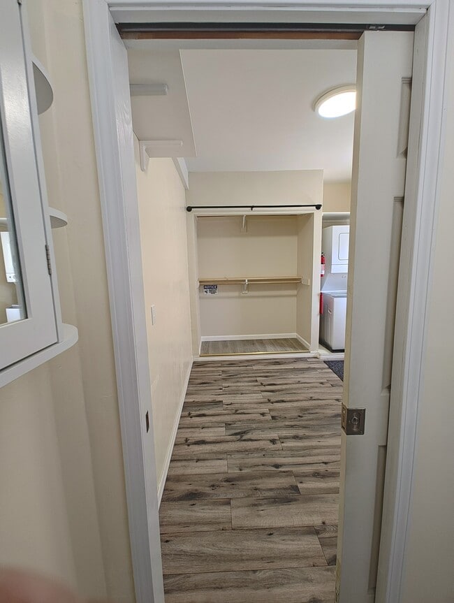 Building Photo - 655 Freesia Dr