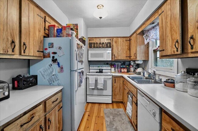 Building Photo - 5216-5218 Shorecrest Dr