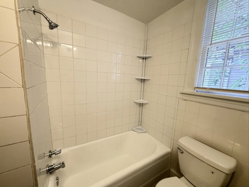 Building Photo - 3668 Valencia Rd