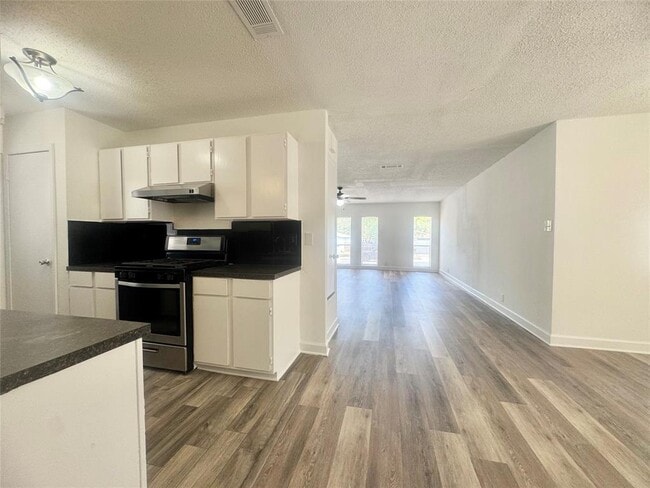Building Photo - 6900 Trendal Ln