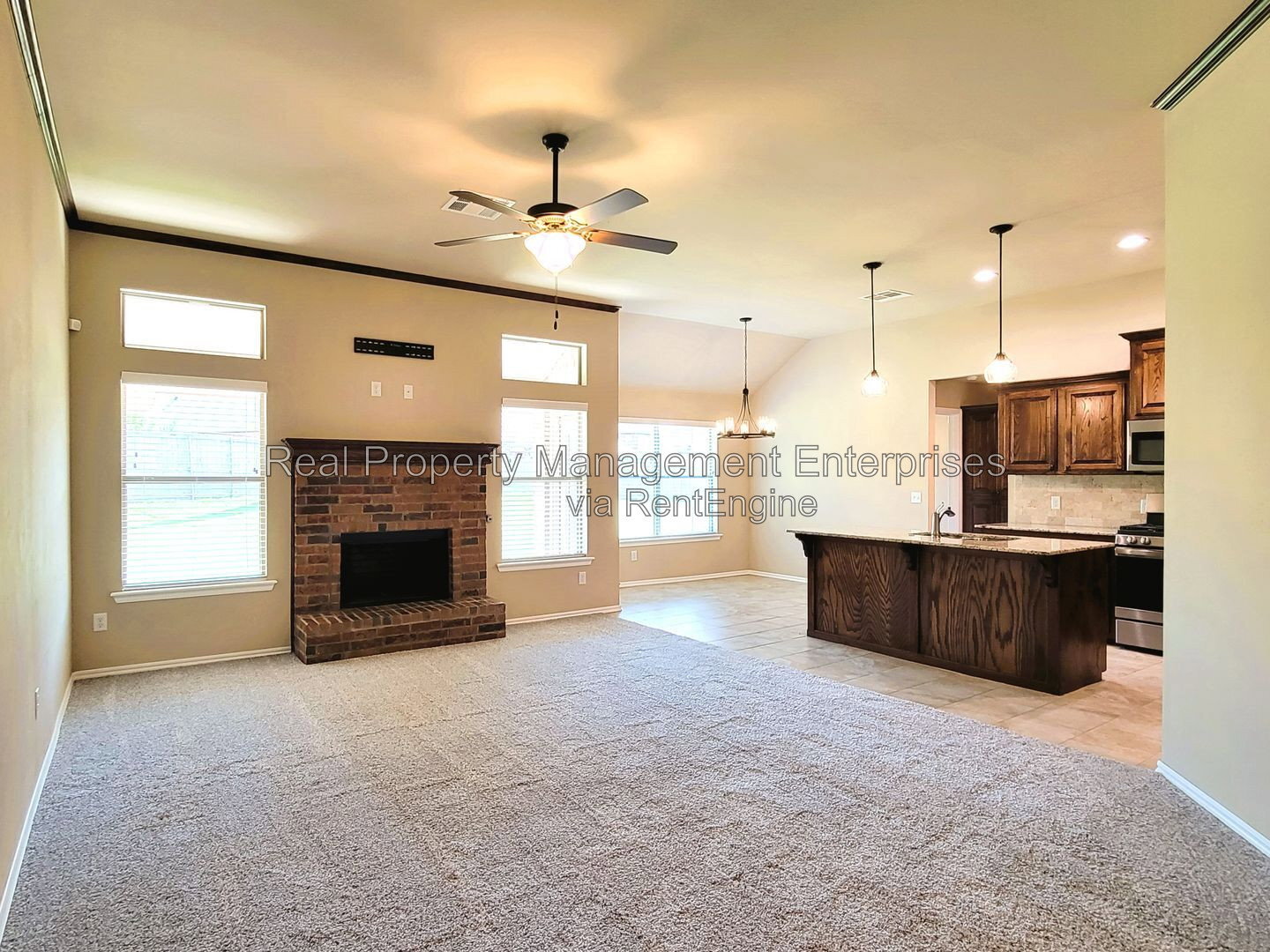 Building Photo - 4500 Oasis Ct