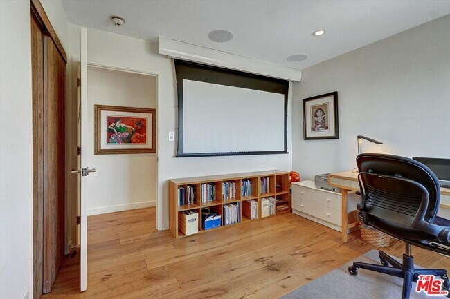 Building Photo - 2160 Century Pk E