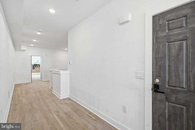 Building Photo - 669 N 39th St