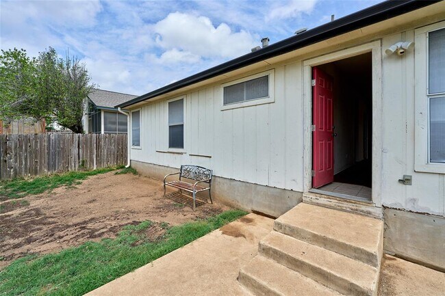 Building Photo - 2712 Settlement Dr