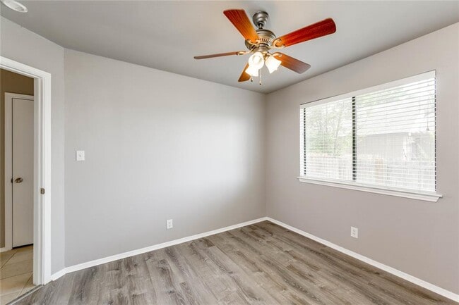 Building Photo - 816 Russet Valley Dr