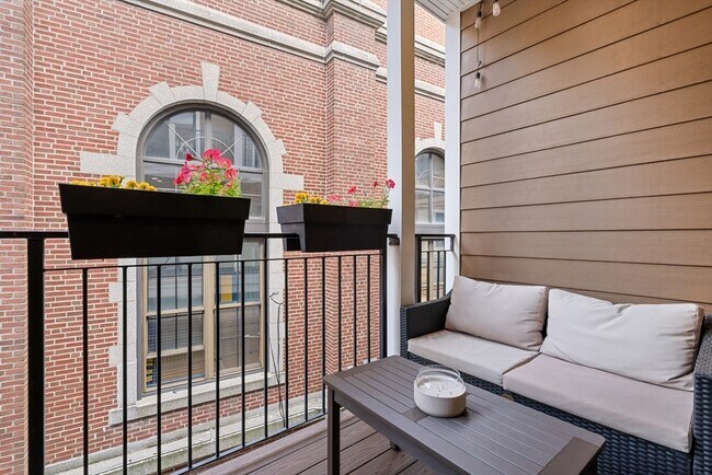 Building Photo - 10-14-14 Sydney St