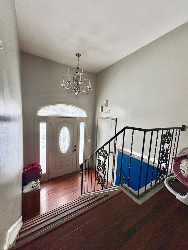 Building Photo - Twyckenham Hills Gem – 4BR with Lower Level Family Suite