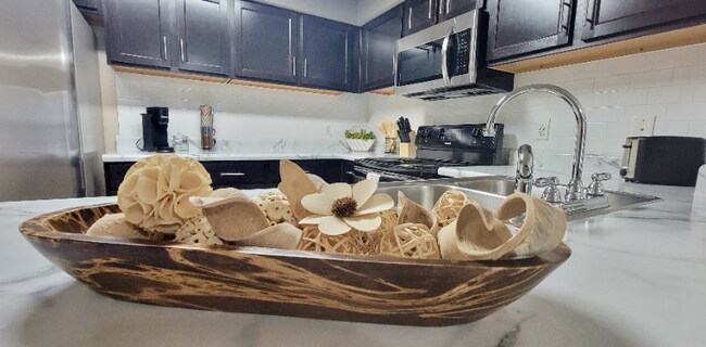 Building Photo - 764 Marlandwood Rd