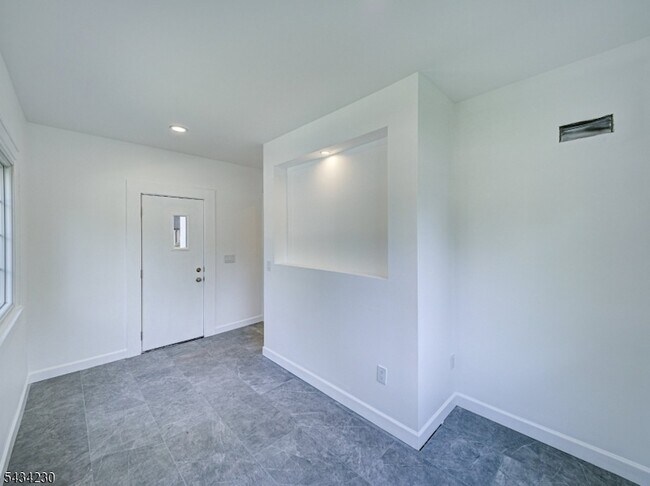 Building Photo - 217 Heywood Ave
