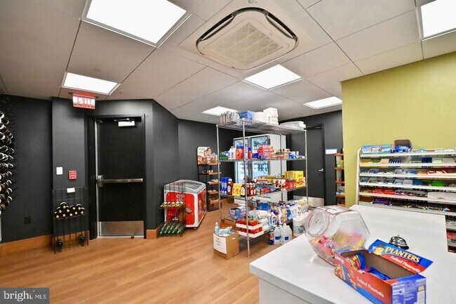Building Photo - 5901 Mt Eagle Dr