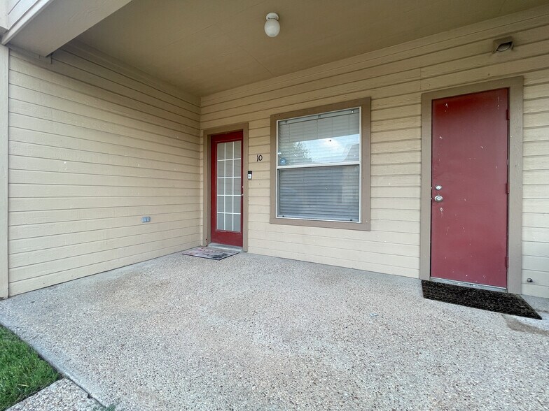 Building Photo - 1401 Bagby Ave
