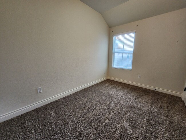 Building Photo - 3/2.5/1.5 Fourplex with Granite Countertops, 9ft Ceilings, Fridge, Washer, Dryer / NBISD