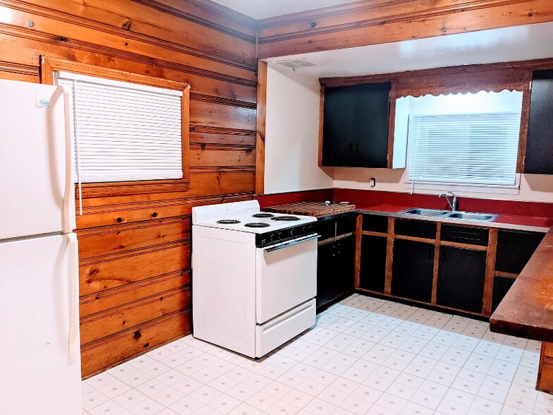 Building Photo - 1320 20th Ave