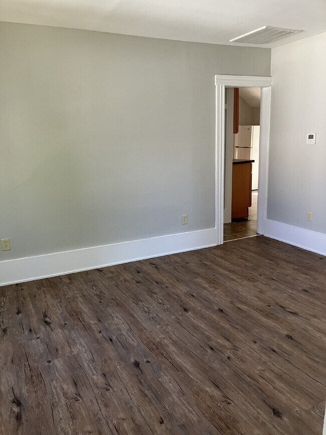 Building Photo - Available October 1 in the Village of Fairport!  2 Bedroom 1 bath upper apartment for $1,515/mo