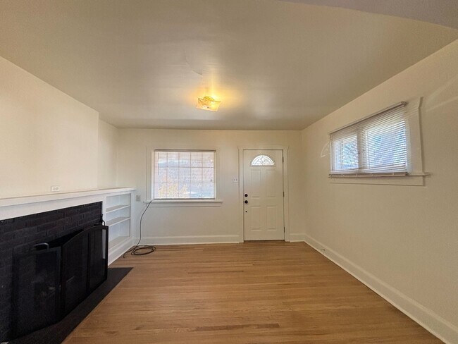 Building Photo - 361-361 Williams Ave S