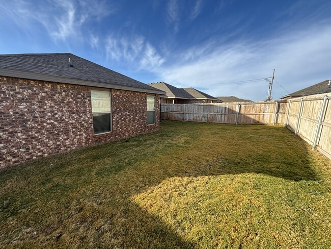 Building Photo - 3 bed 2 bath home in Lone Star Trails