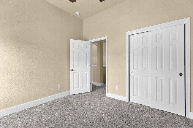 Building Photo - 10128 Channel Island Dr
