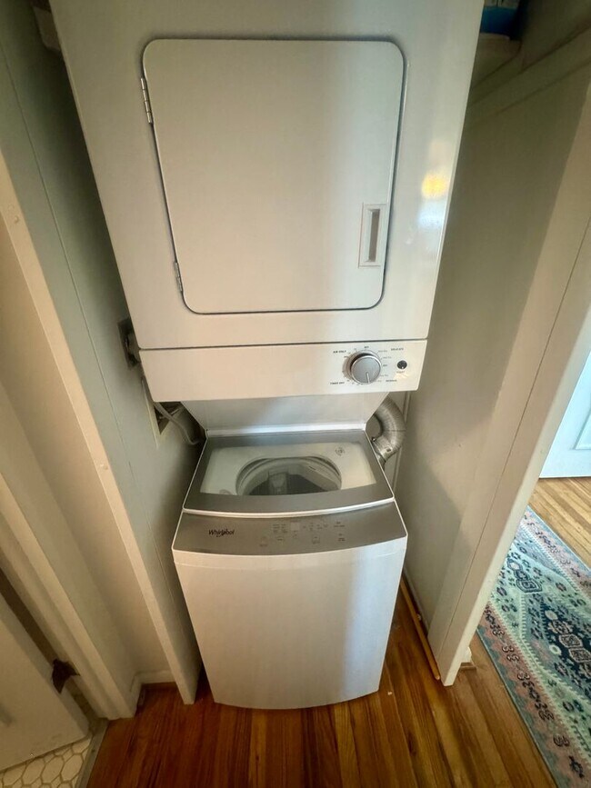 Building Photo - Charming 3 Bedroom in Knob Hill with views of Pikes Peak